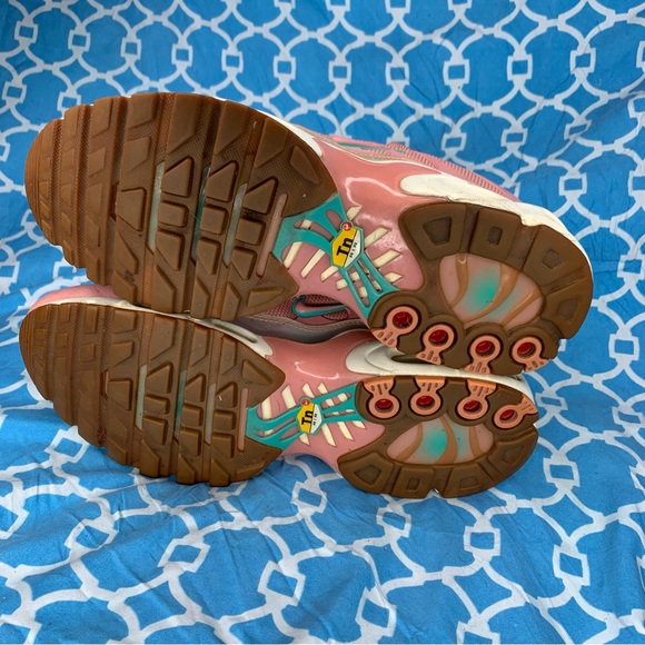 Nike Women’s size 8.5 Air Max Plus SE Red stardust soft pink iridescent wmsn run - Picture 2 of 11